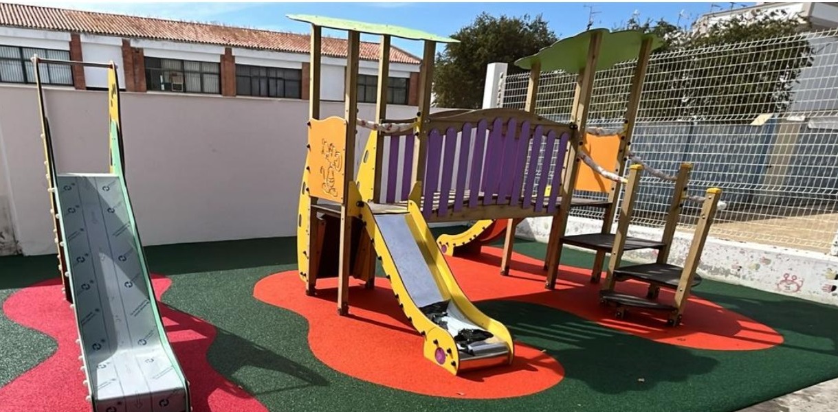 Parque infantil en Los Palacios y Villafranca